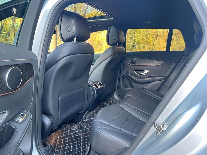 Фото 8 - Mercedes-Benz EQC