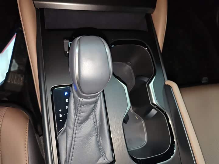 Фото 7 - Lexus ES