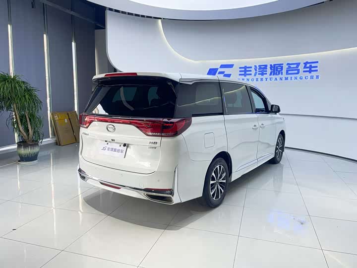 Фото 2 - GAC Trumpchi M8