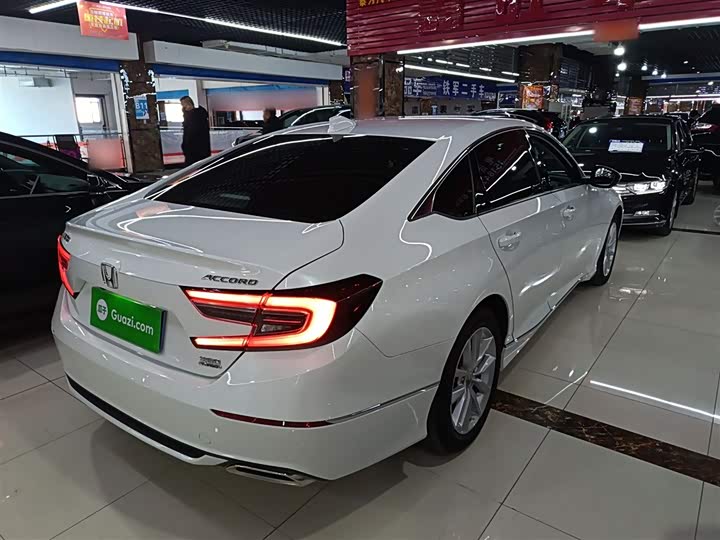 Фото 7 - Honda Accord