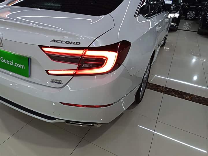 Фото 8 - Honda Accord