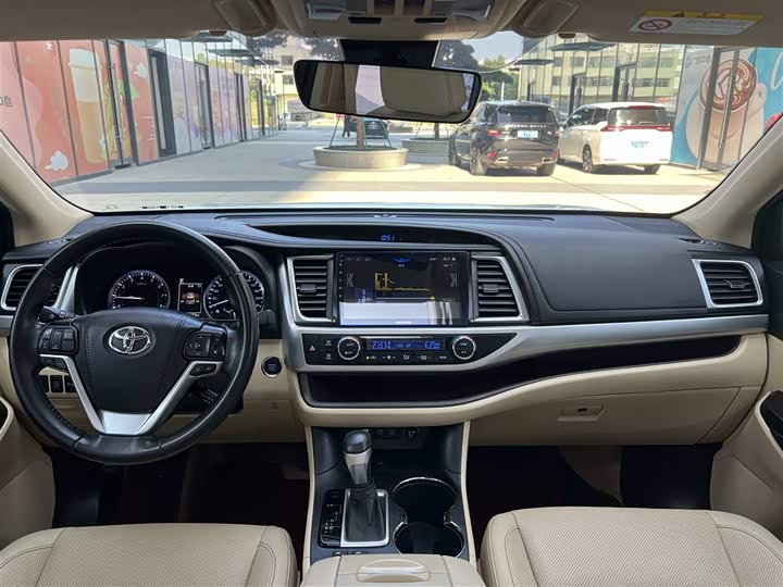 Фото 6 - Toyota Highlander