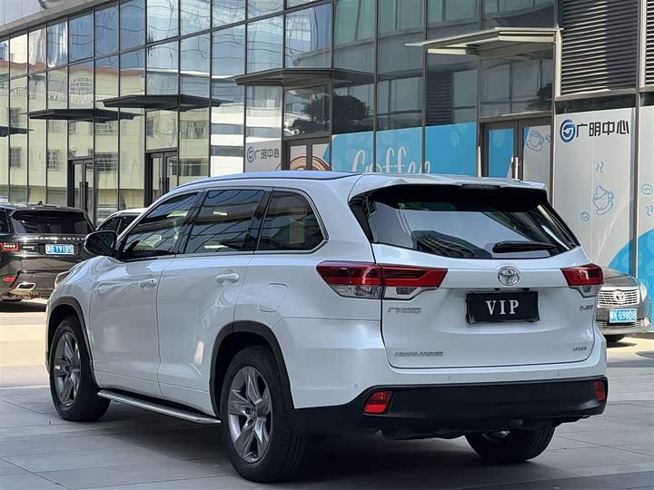 Фото 9 - Toyota Highlander