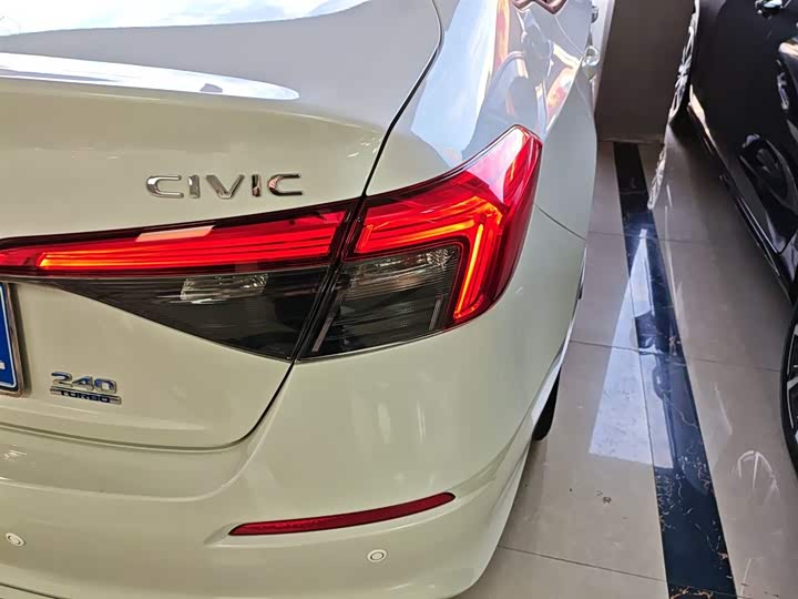 Фото 8 - Honda Civic