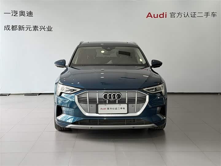 Фото 2 - Audi e-tron