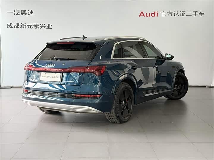Фото 4 - Audi e-tron