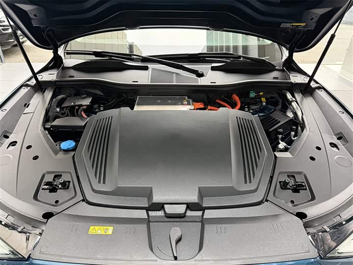 Фото 8 - Audi e-tron