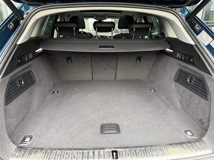 Фото 9 - Audi e-tron