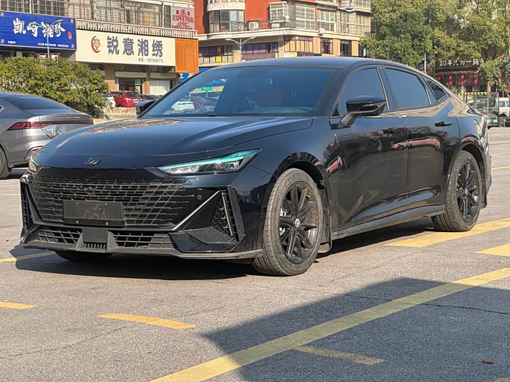 Фото 1 - Changan UNI-V