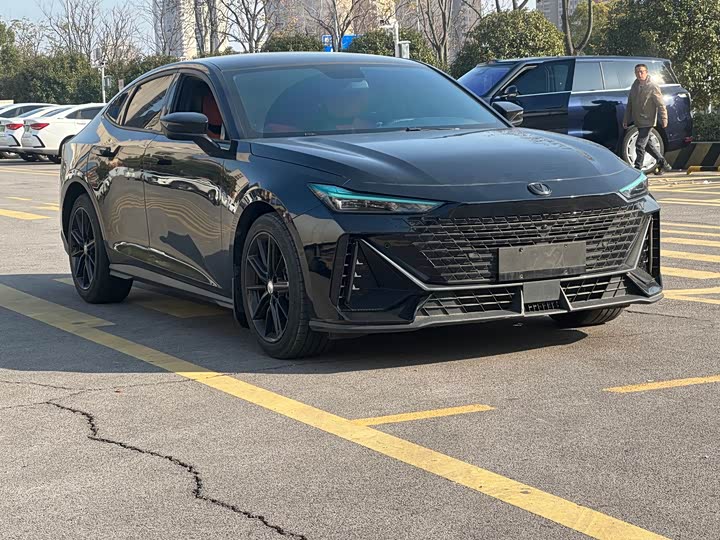 Фото 3 - Changan UNI-V