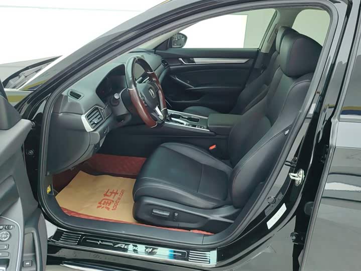 Фото 9 - Honda Accord