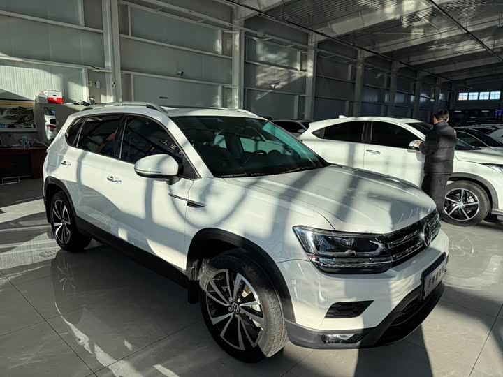 Фото 3 - Volkswagen Tharu