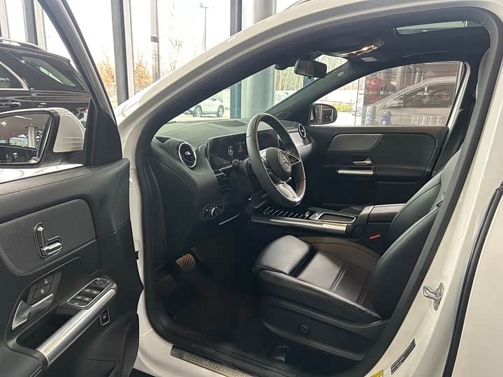 Фото 2 - Mercedes-Benz GLA-Class