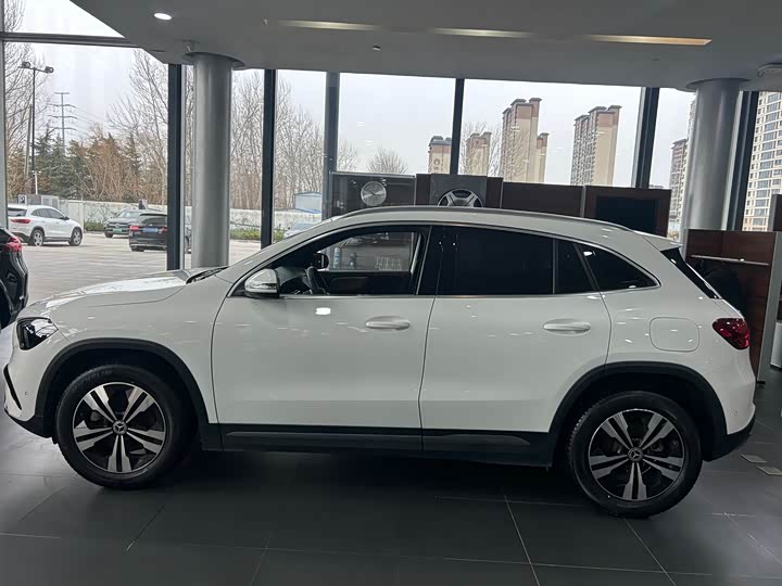 Фото 4 - Mercedes-Benz GLA-Class