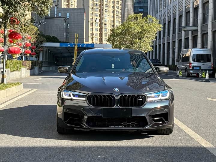 Фото 2 - BMW M5