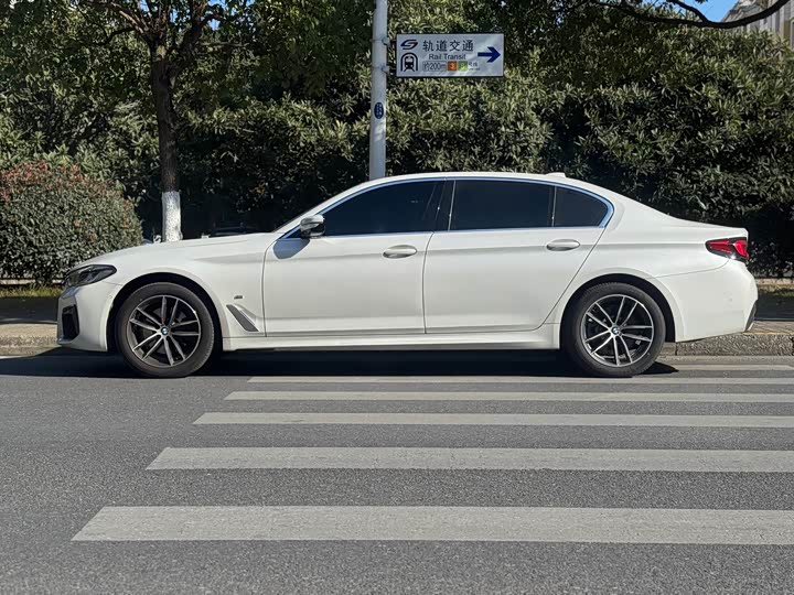 Фото 3 - BMW 5 Series