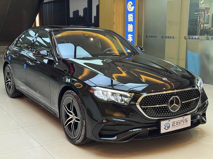 Фото 3 - Mercedes-Benz E-Class