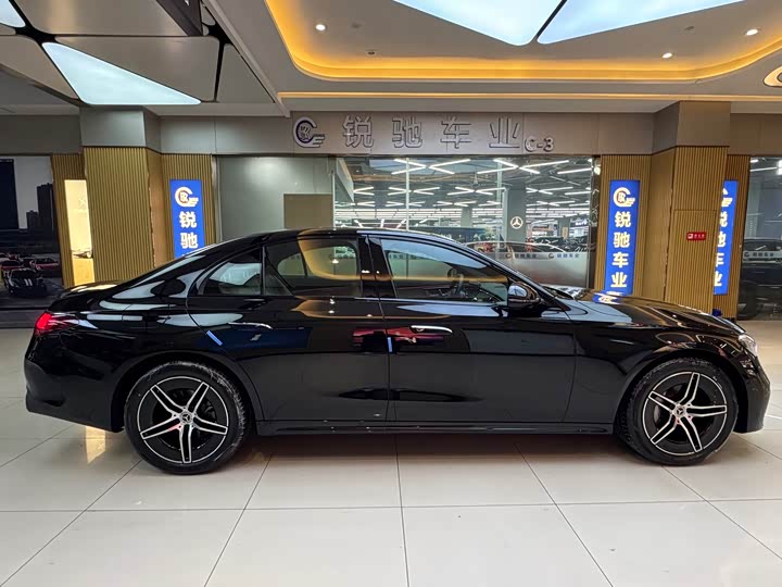 Фото 4 - Mercedes-Benz E-Class