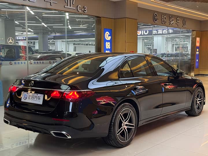 Фото 5 - Mercedes-Benz E-Class