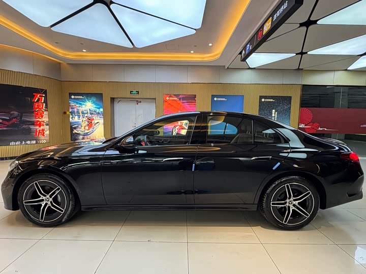 Фото 8 - Mercedes-Benz E-Class