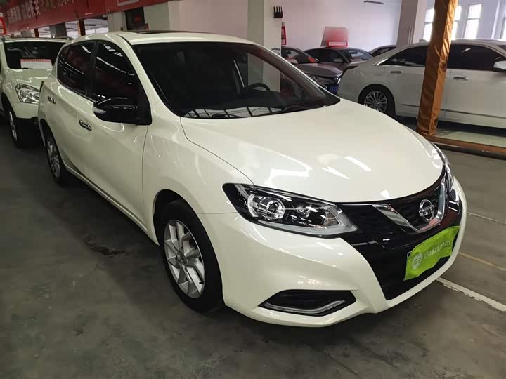 Фото 4 - Nissan Tiida