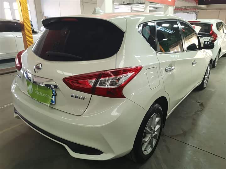 Фото 7 - Nissan Tiida