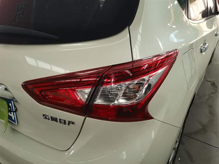 Фото 8 - Nissan Tiida