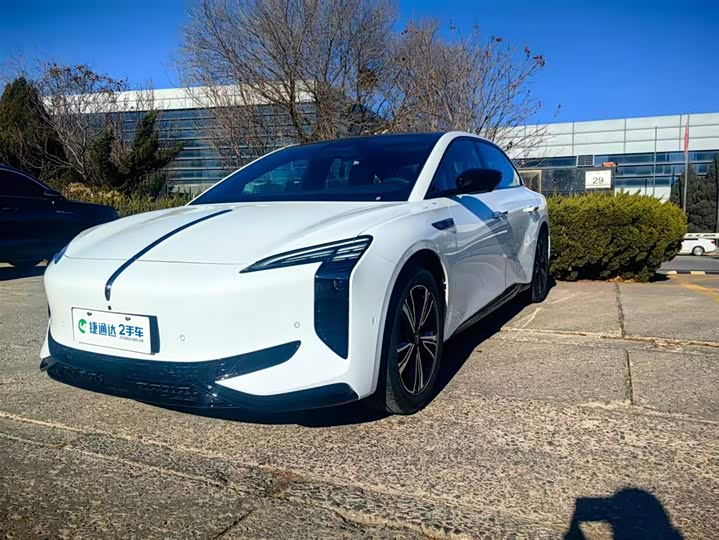 Фото 1 - Hongqi EH7