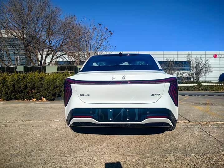 Фото 4 - Hongqi EH7