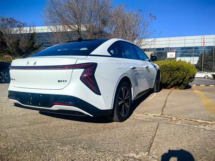 Фото 6 - Hongqi EH7