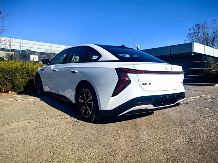 Фото 7 - Hongqi EH7