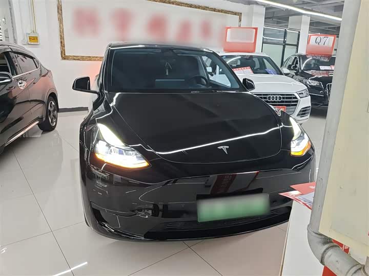 Фото 3 - Tesla Model Y