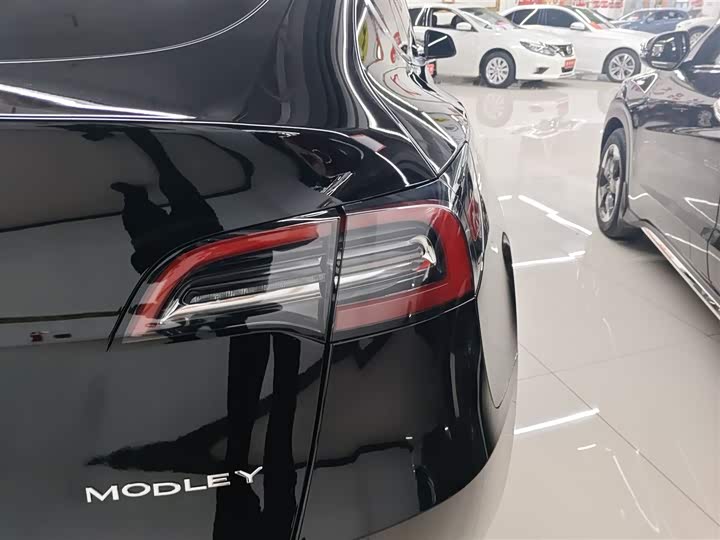 Фото 8 - Tesla Model Y