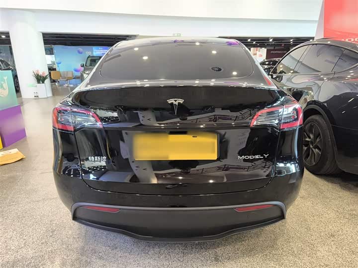 Фото 6 - Tesla Model Y