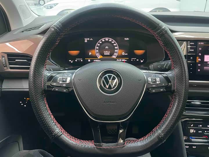 Фото 8 - Volkswagen Tharu