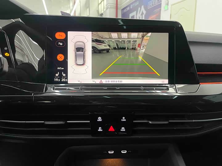 Фото 9 - Volkswagen Golf