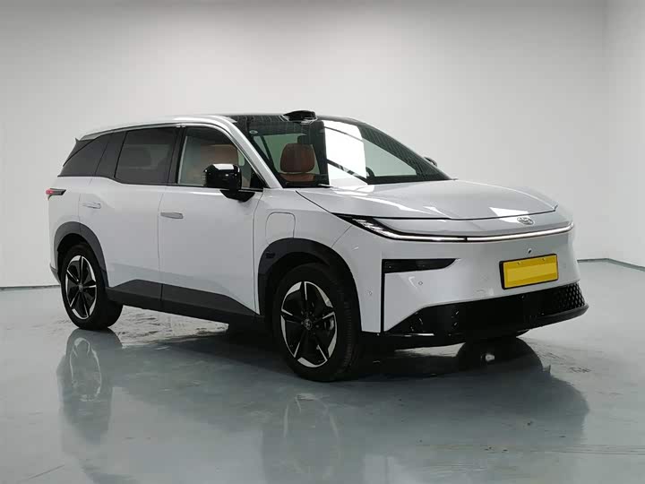 Фото 2 - Toyota bZ3X