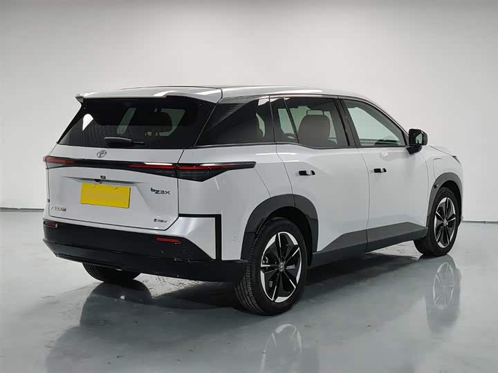 Фото 5 - Toyota bZ3X