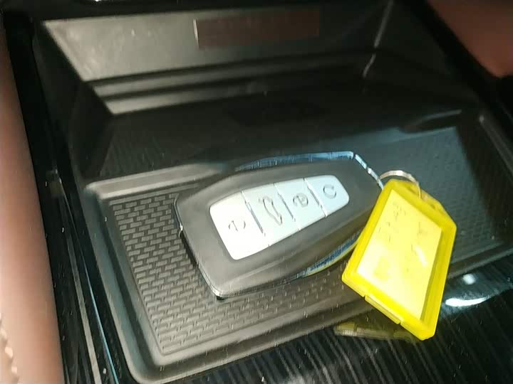 Фото 9 - Geely Monjaro