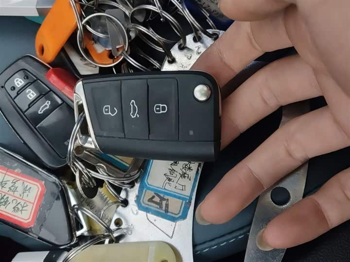 Фото 9 - Volkswagen Tharu