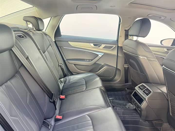 Фото 8 - Audi A6L