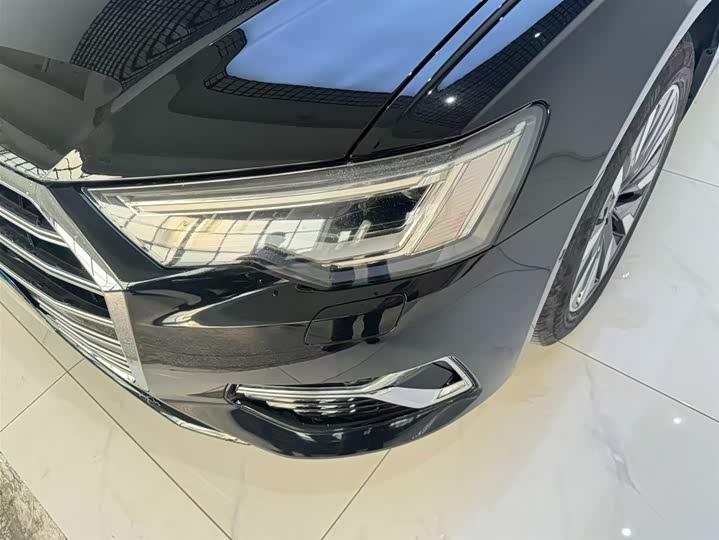 Фото 9 - Audi A6L