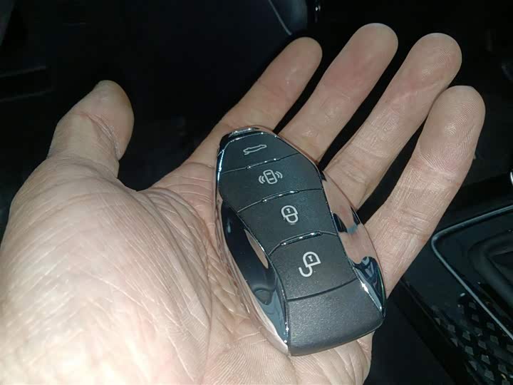 Фото 9 - Hongqi HS3