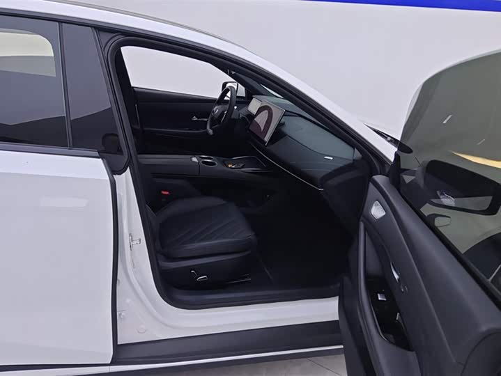 Фото 8 - Changan Deepal SL03