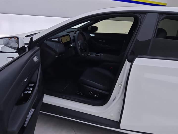 Фото 9 - Changan Deepal SL03