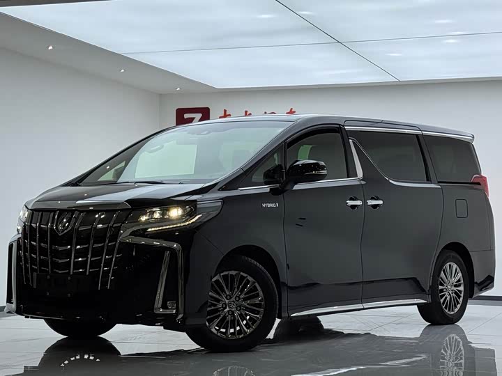 Фото 1 - Toyota Alphard