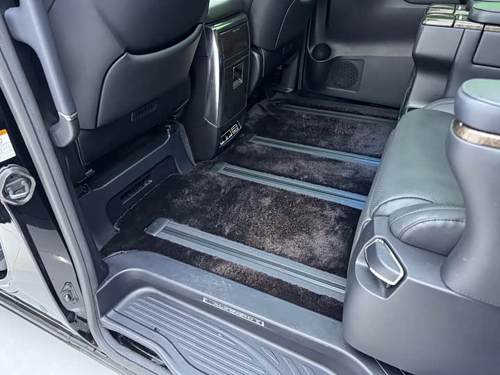 Фото 9 - Toyota Alphard