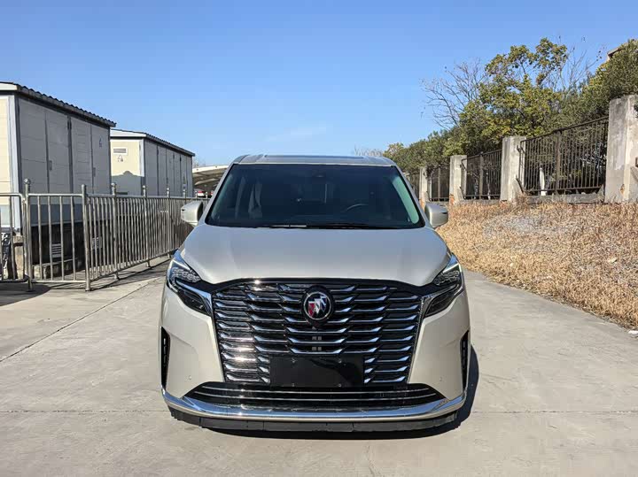 Фото 2 - Buick GL8 ES