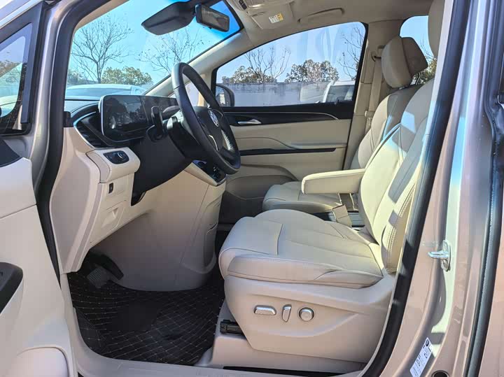 Фото 9 - Buick GL8 ES