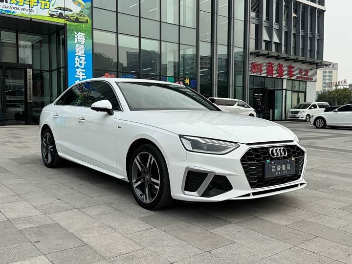 Фото 3 - Audi A4L